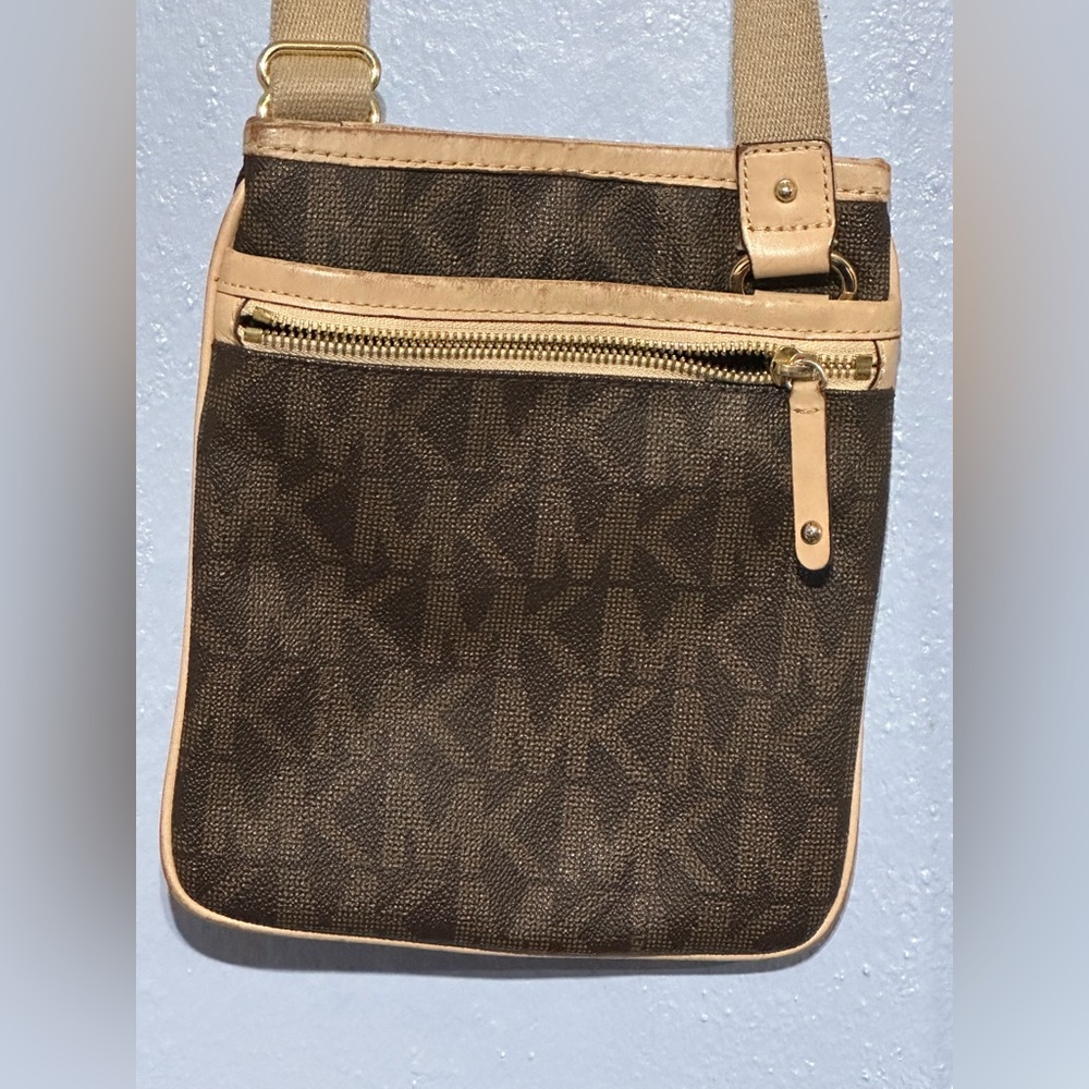Michael Kors Crossbody - Picture 2 of 8